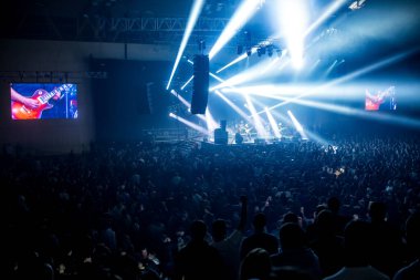Konserde kalabalık