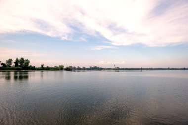 Tuna nehri, yaz zamanı sahnesi