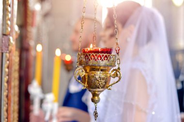 Kilise düğününün detayları.