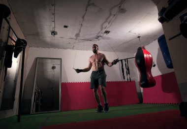 Ciddi bir kardiyo çalışması yapıyorum.