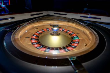 Kumarhane çarkı dönüyor, yakın çekim