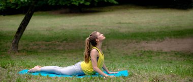 doğada Yoga egzersiz