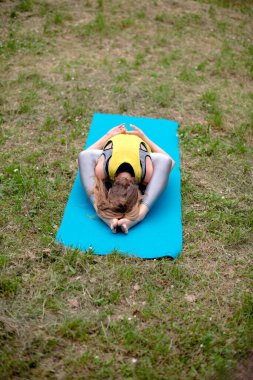 doğada Yoga egzersiz