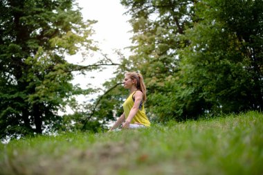 doğada Yoga egzersiz