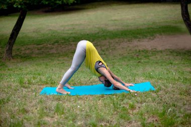 doğada Yoga egzersiz