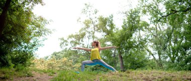 doğada Yoga egzersiz