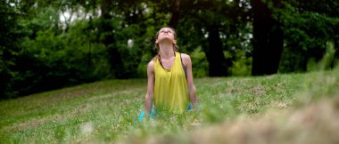 doğada Yoga egzersiz