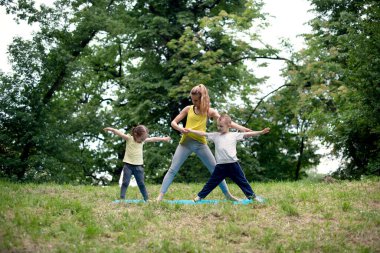 doğada Yoga egzersiz
