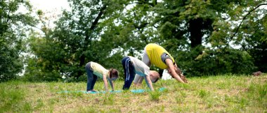 doğada Yoga egzersiz