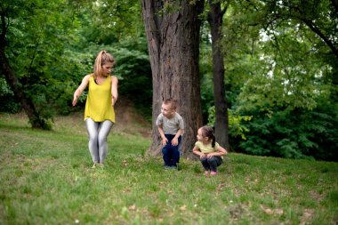 doğada Yoga egzersiz