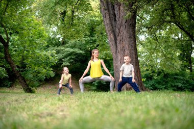 doğada Yoga egzersiz