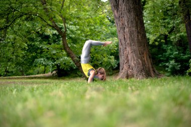 doğada Yoga egzersiz