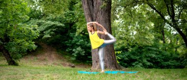 doğada Yoga egzersiz