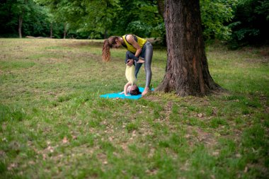 doğada Yoga egzersiz