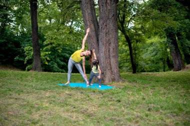 doğada Yoga egzersiz