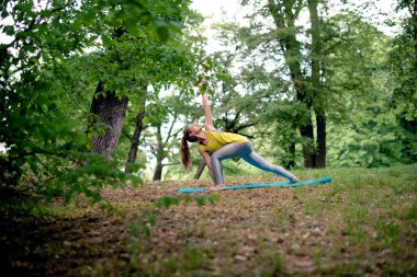 doğada Yoga egzersiz