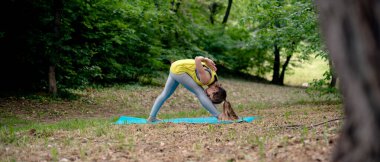 doğada Yoga egzersiz