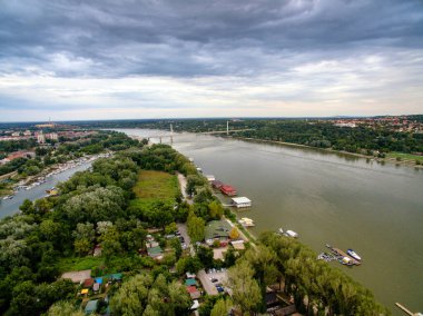 Nehir fotoğrafı ve güzel doğa.