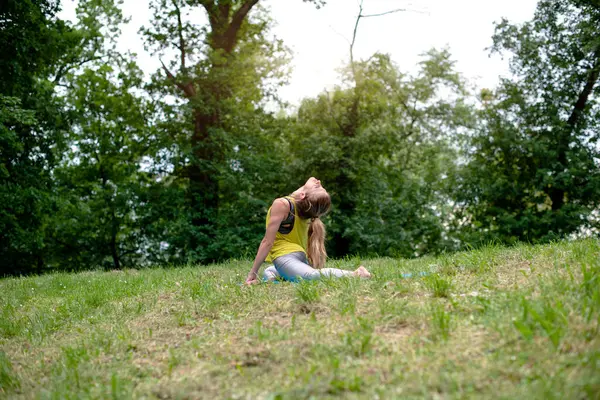 doğada Yoga egzersiz