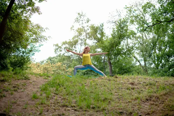 doğada Yoga egzersiz