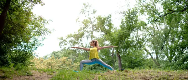 doğada Yoga egzersiz