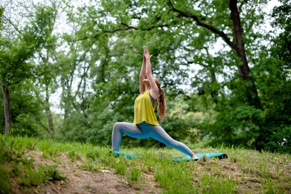 doğada Yoga egzersiz