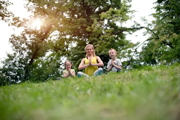 doğada Yoga egzersiz