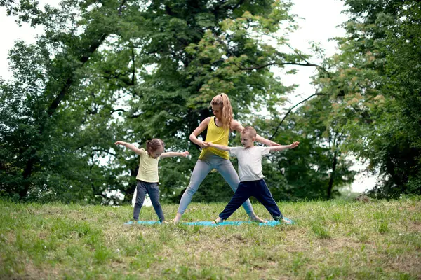 doğada Yoga egzersiz
