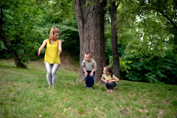 doğada Yoga egzersiz