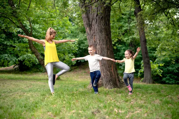 doğada Yoga egzersiz