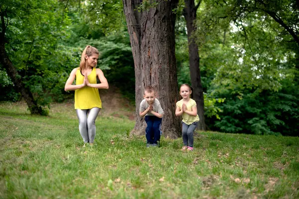 doğada Yoga egzersiz