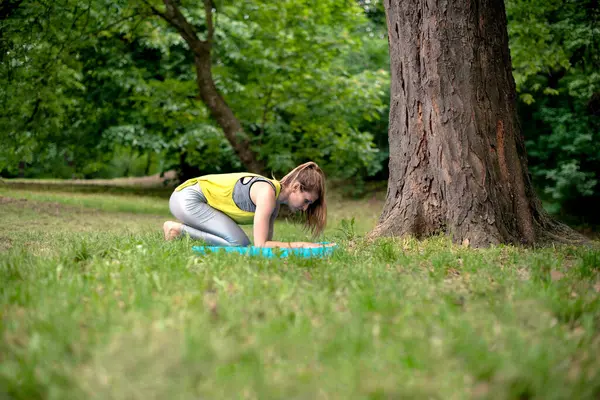 doğada Yoga egzersiz
