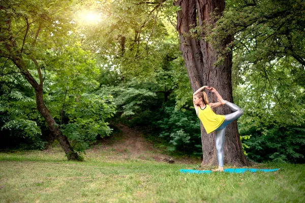 doğada Yoga egzersiz