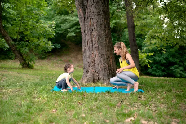 doğada Yoga egzersiz