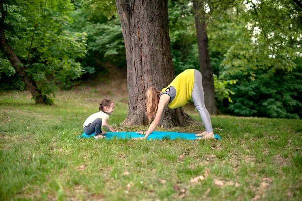 doğada Yoga egzersiz