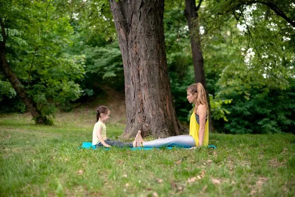 doğada Yoga egzersiz