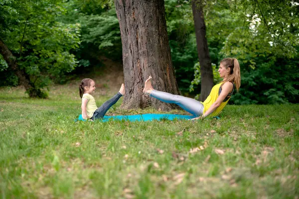 doğada Yoga egzersiz