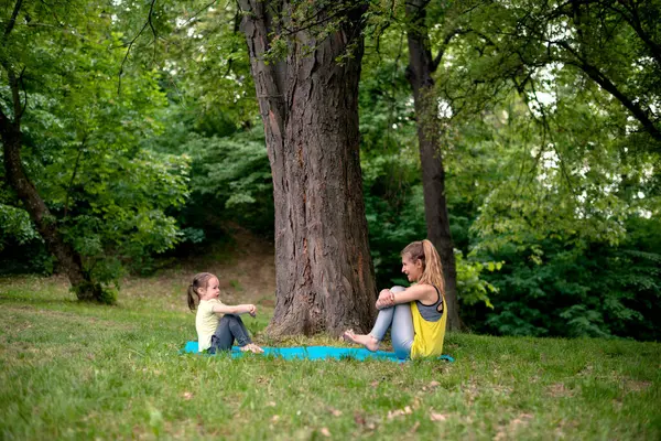 doğada Yoga egzersiz