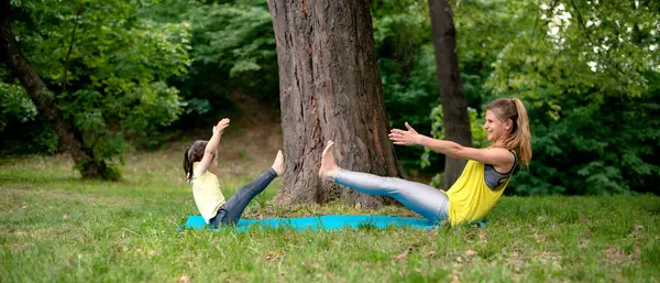 doğada Yoga egzersiz