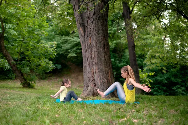 doğada Yoga egzersiz