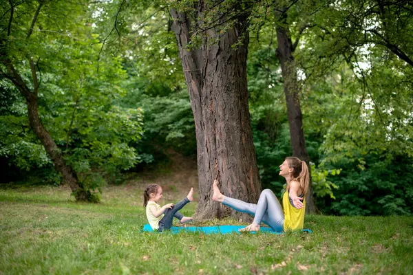 doğada Yoga egzersiz