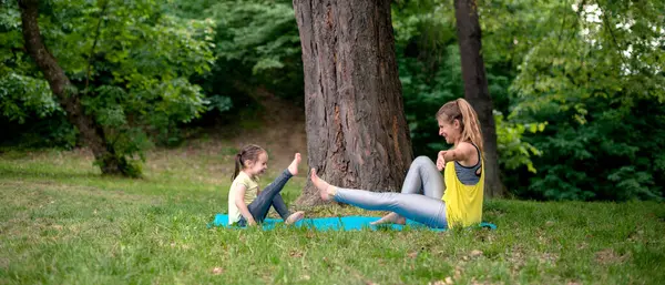 doğada Yoga egzersiz