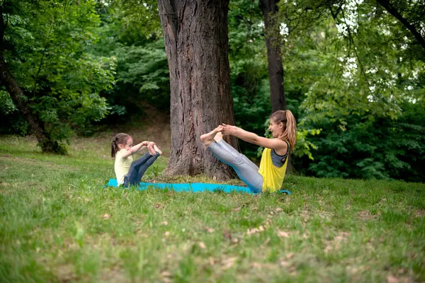doğada Yoga egzersiz