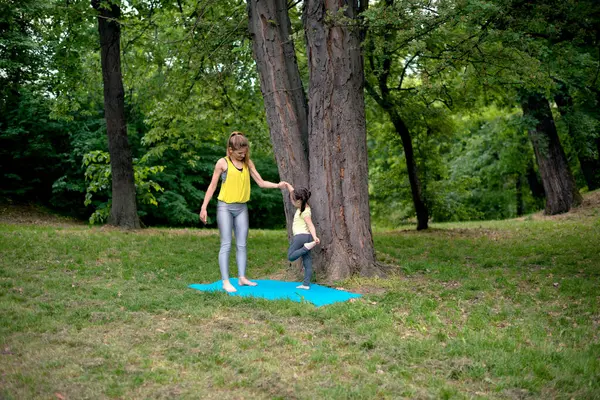 doğada Yoga egzersiz