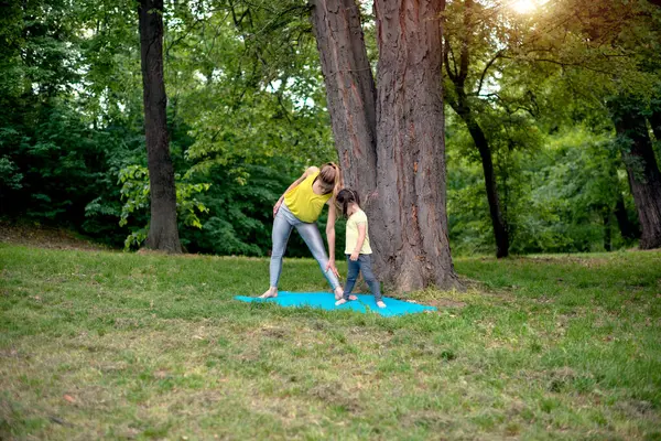 doğada Yoga egzersiz