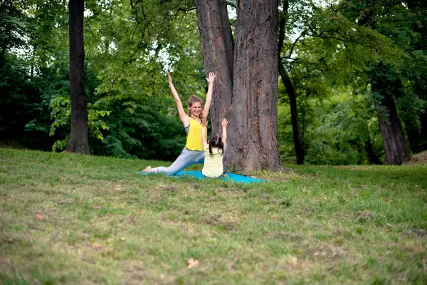 doğada Yoga egzersiz
