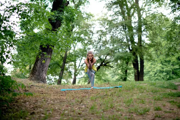 doğada Yoga egzersiz