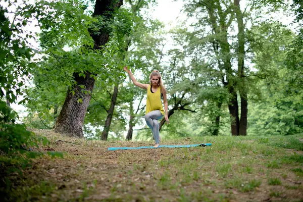 doğada Yoga egzersiz