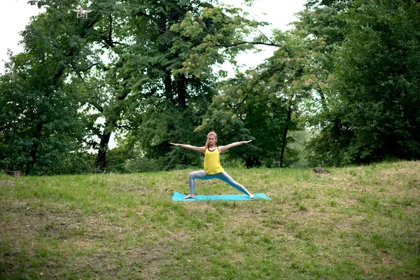 doğada Yoga egzersiz