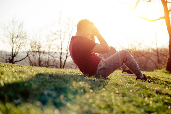 Обучение на природе, спина подсвечена